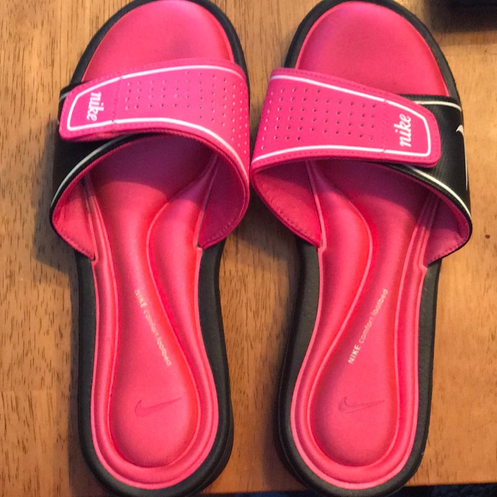 Nike slide on! Size 10. Lightly worn.
